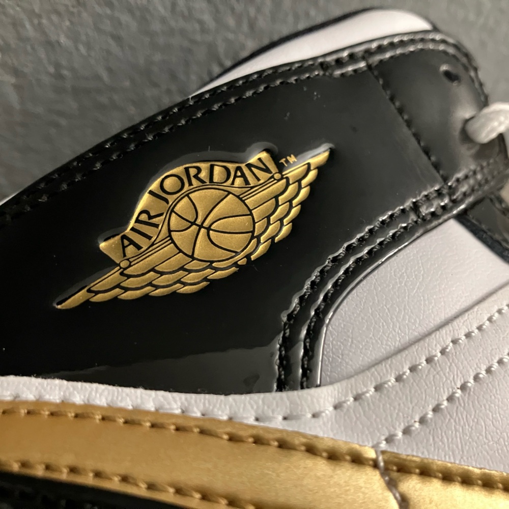Nike Air Jordan 1 Patent Leather GS Black Gold GORGEOUS Sneakers Jordans Shoes - Picture 8 of 9